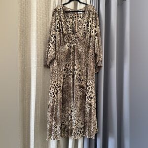 Leopard print flowly V-neck dress